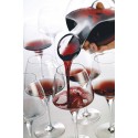 Copas de vino y mesa